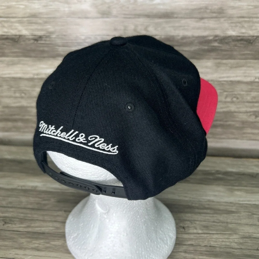 San Antonio Spurs SnapBack Hat Cap‎ Mitchell & Ness Hardwood Classic 2-Tone